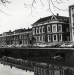601516 Gezicht op de Rijnkade te Utrecht met rechts het gebouw van de Steenkolen Handelsvereniging (Rijnkade 1); op de ...